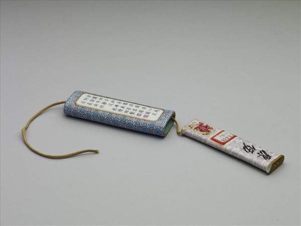 琺瑯彩詩意花卉紋牙籤筒