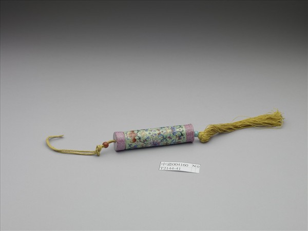 粉彩草綠地纏枝花卉紋牙籤筒