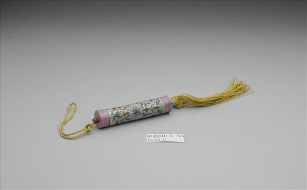 粉彩草綠地纏枝花卉紋牙籤筒