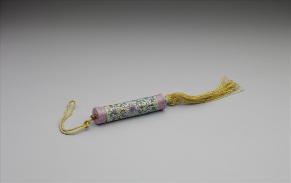 粉彩草綠地纏枝花卉紋牙籤筒