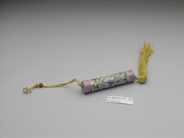 粉彩綠地番蓮紋牙籤筒