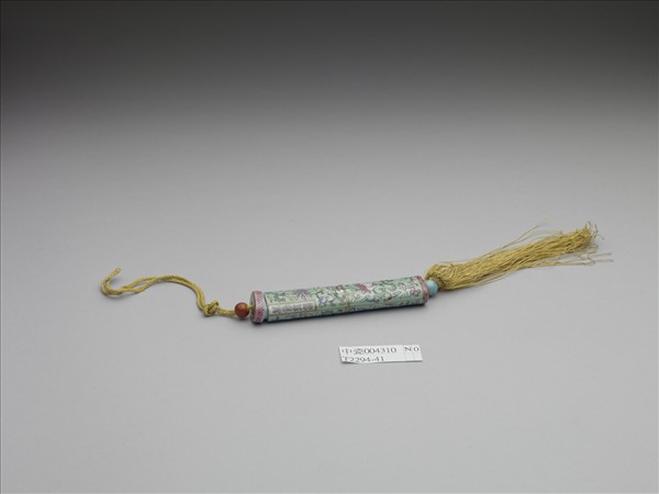 粉彩綠地番蓮紋牙籤筒