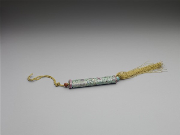 粉彩綠地番蓮紋牙籤筒