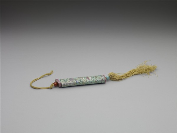 粉彩綠地番蓮紋牙籤筒