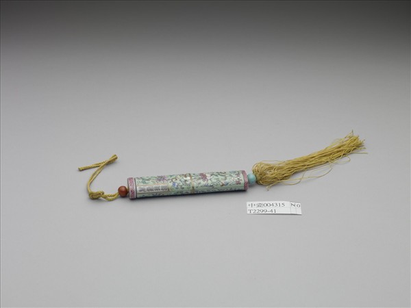 粉彩綠地番蓮紋牙籤筒