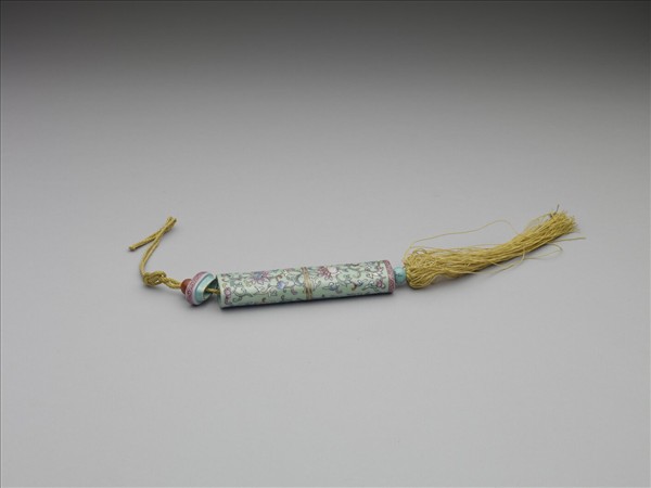 粉彩綠地番蓮紋牙籤筒