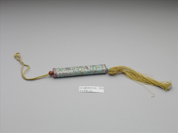 粉彩綠地番蓮紋牙籤筒