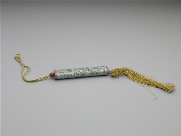 粉彩綠地番蓮紋牙籤筒