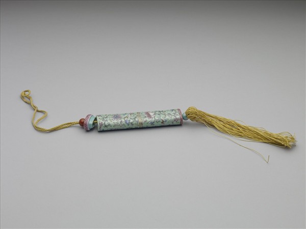 粉彩綠地番蓮紋牙籤筒