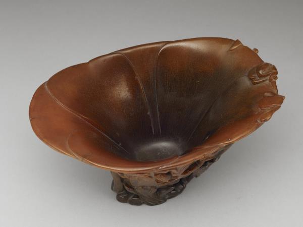 犀角雕玉蘭花式杯