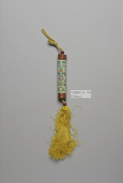 粉彩草綠地纏枝花卉紋牙籤筒