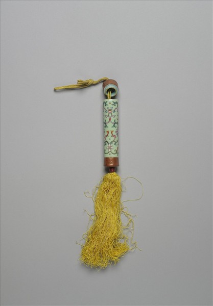 粉彩草綠地纏枝花卉紋牙籤筒