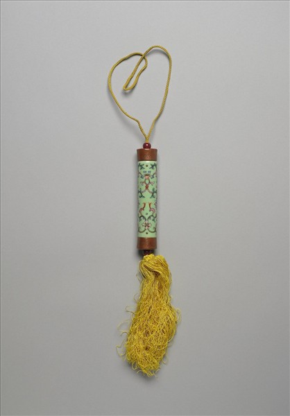 粉彩草綠地纏枝花卉紋牙籤筒