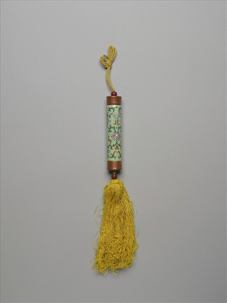 粉彩草綠地纏枝花卉紋牙籤筒