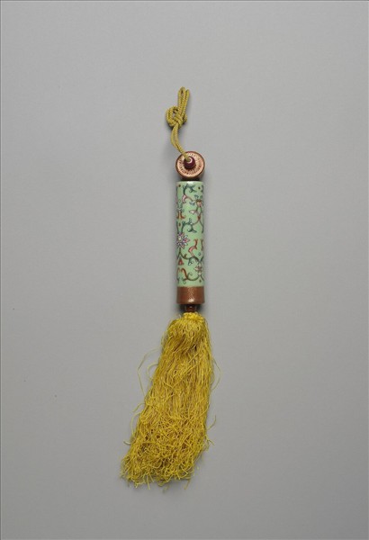 粉彩草綠地纏枝花卉紋牙籤筒