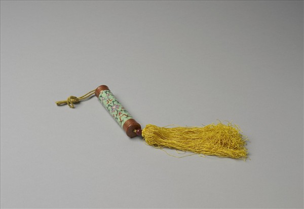 粉彩草綠地纏枝花卉紋牙籤筒