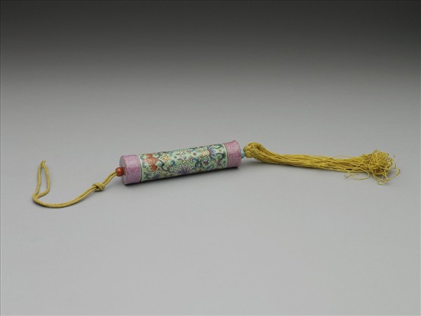 粉彩草綠地纏枝花卉紋牙籤筒