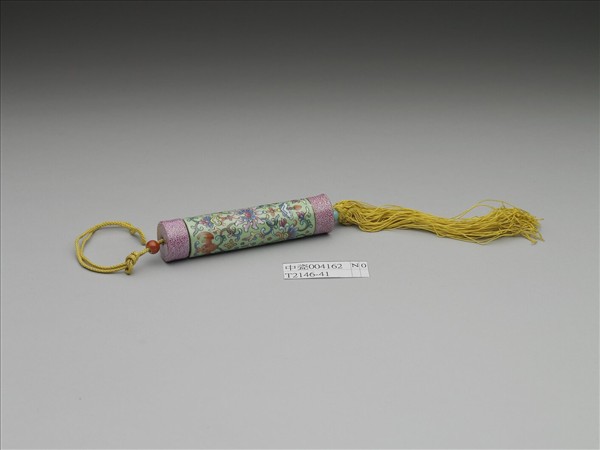 粉彩草綠地纏枝花卉紋牙籤筒