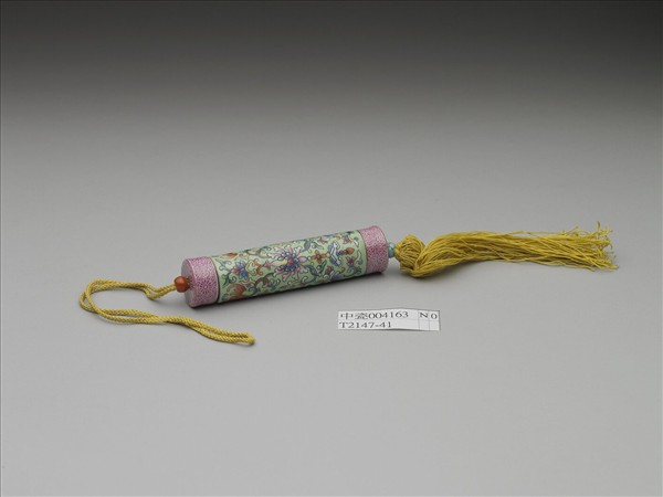 粉彩草綠地纏枝花卉紋牙籤筒