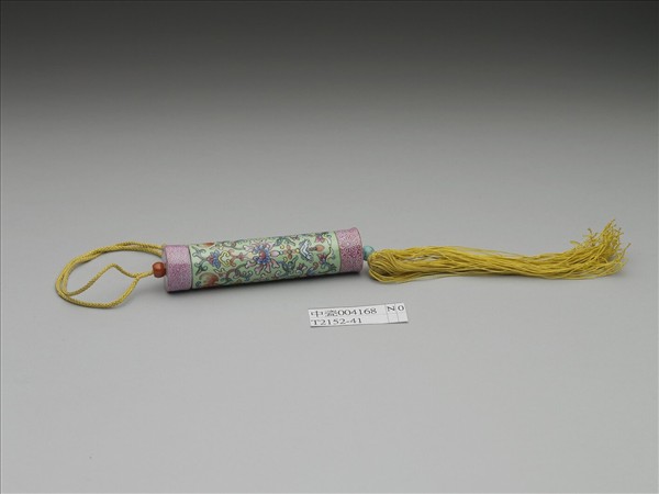 粉彩草綠地纏枝花卉紋牙籤筒