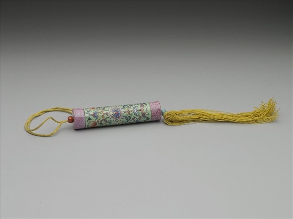 粉彩草綠地纏枝花卉紋牙籤筒