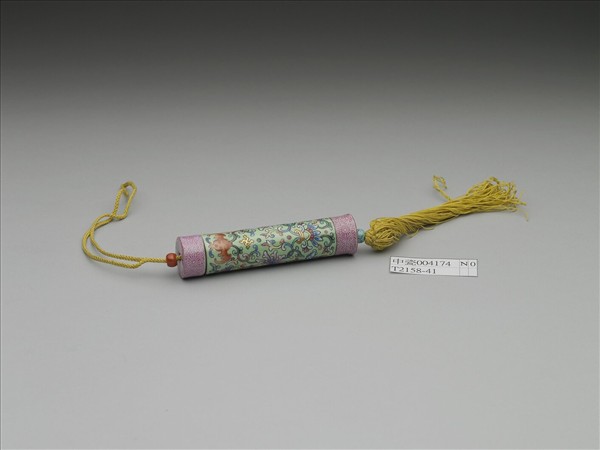 粉彩綠地番蓮紋牙籤筒