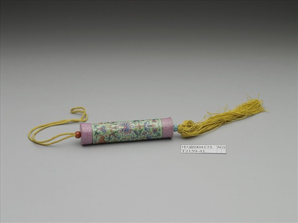 粉彩綠地番蓮紋牙籤筒