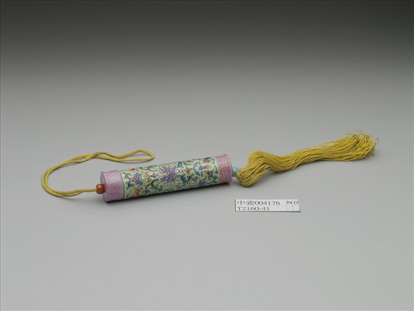 粉彩綠地番蓮紋牙籤筒