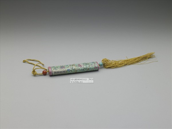 粉彩綠地番蓮紋牙籤筒