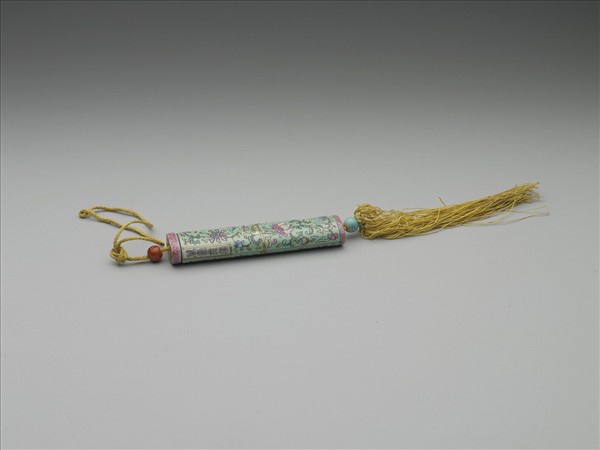 粉彩綠地番蓮紋牙籤筒