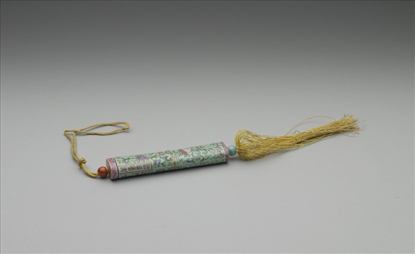 粉彩綠地番蓮紋牙籤筒