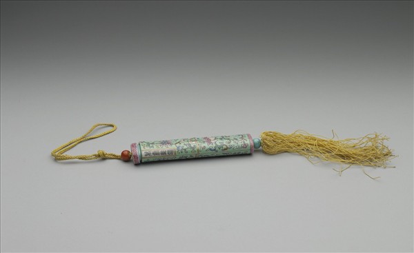 粉彩綠地番蓮紋牙籤筒