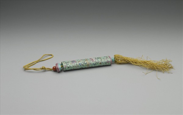 粉彩綠地番蓮紋牙籤筒