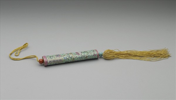 粉彩綠地番蓮紋牙籤筒