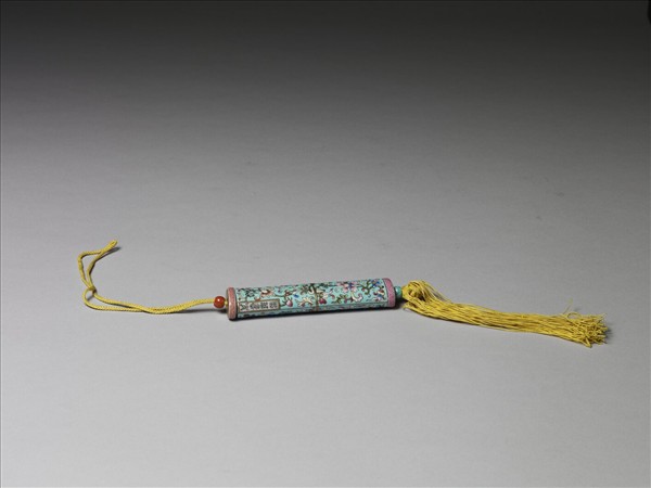 粉彩湖綠地纏枝花卉紋牙籤筒