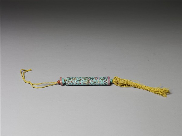 粉彩湖綠地纏枝花卉紋牙籤筒