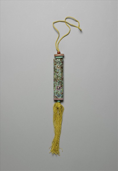 粉彩湖綠地纏枝花卉紋牙籤筒