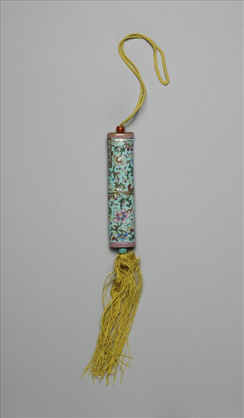 粉彩湖綠地纏枝花卉紋牙籤筒