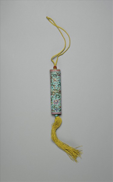 粉彩湖綠地纏枝花卉紋牙籤筒