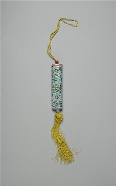 粉彩湖綠地纏枝花卉紋牙籤筒