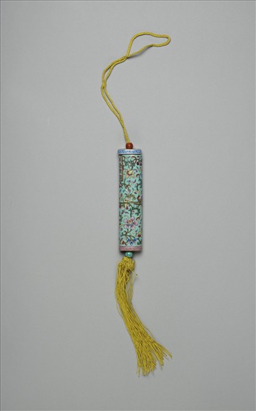 粉彩湖綠地纏枝花卉紋牙籤筒