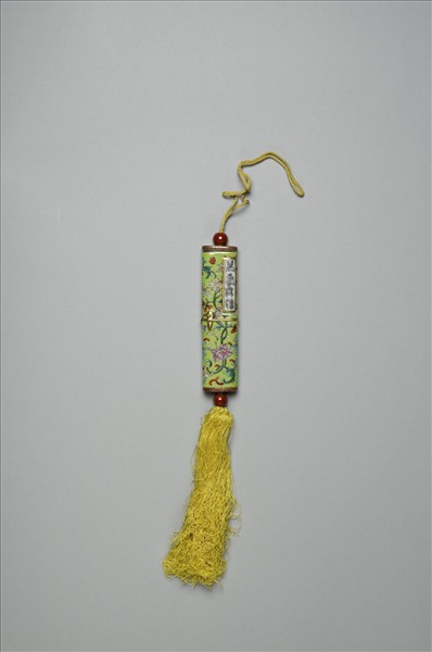 粉彩草綠地纏枝花卉紋牙籤筒