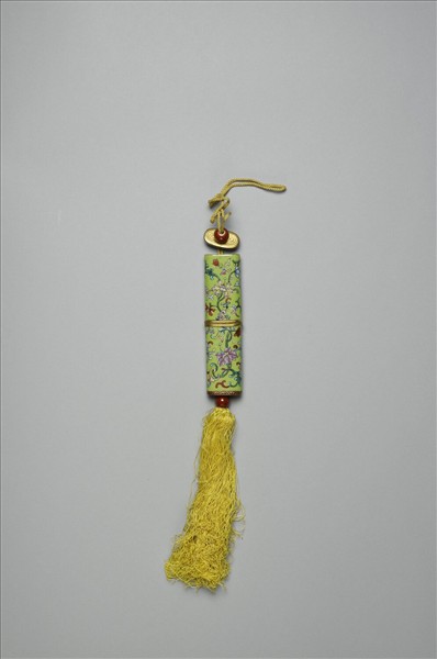 粉彩草綠地纏枝花卉紋牙籤筒