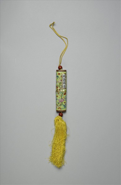 粉彩草綠地纏枝花卉紋牙籤筒