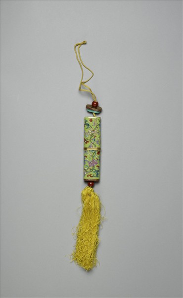 粉彩草綠地纏枝花卉紋牙籤筒