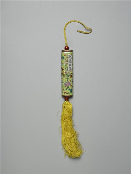 粉彩草綠地纏枝花卉紋牙籤筒