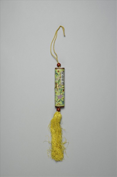 粉彩草綠地纏枝花卉紋牙籤筒