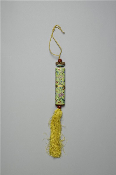 粉彩草綠地纏枝花卉紋牙籤筒