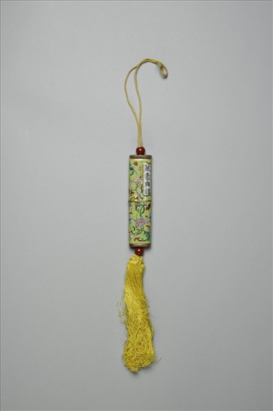 粉彩草綠地纏枝花卉紋牙籤筒