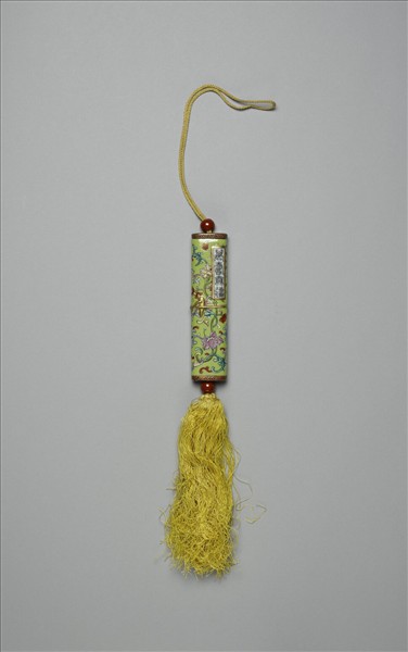 粉彩草綠地纏枝花卉紋牙籤筒